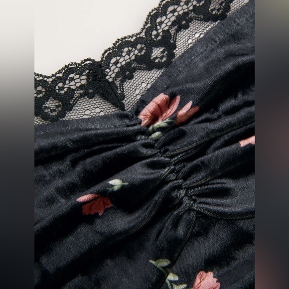 Cider Velvet Sweetheart Black Floral Lace Top - Picture 10 of 15